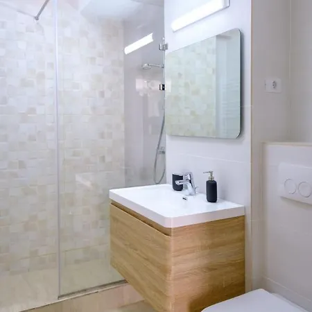 Apartament Tisay *